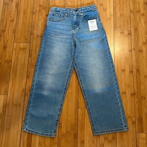 NWT New Boys Denizen from Levi’s size 7 Reg Loose Jeans. Adjustable waist.